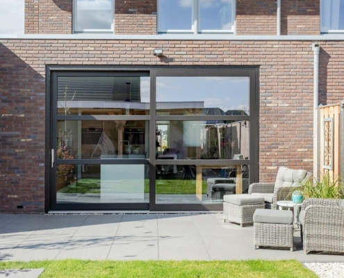 Kunststof schuifpui in nieuwbouwwoning Heerhugowaard - DEZA Kozijnen